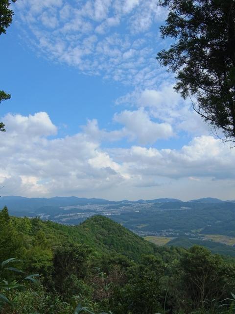 丹生山からの眺め。秋の空が広がっていました。